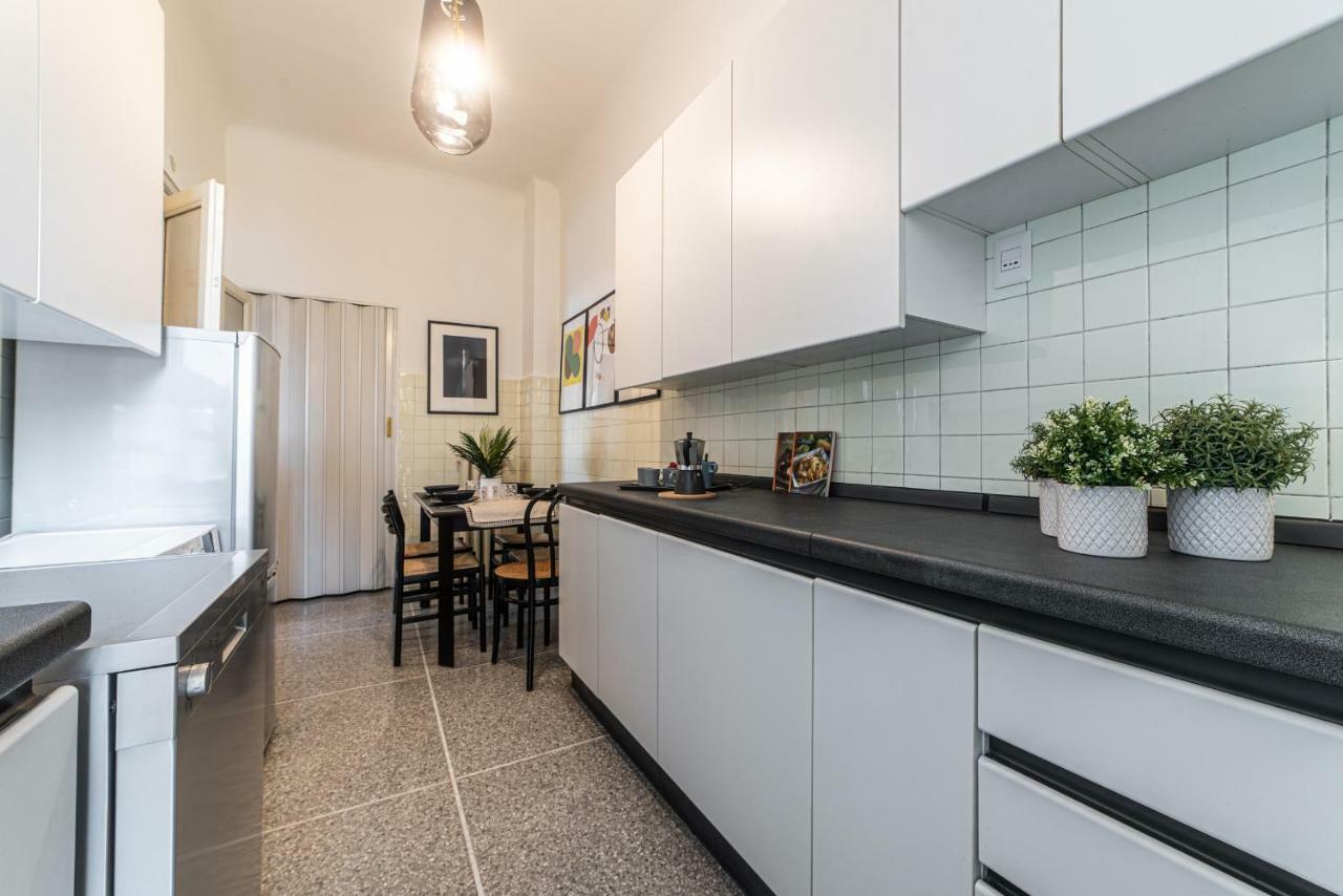 밀라노 Joivy Sophisticated 3-Bed Flat With Desk 아파트 외부 사진